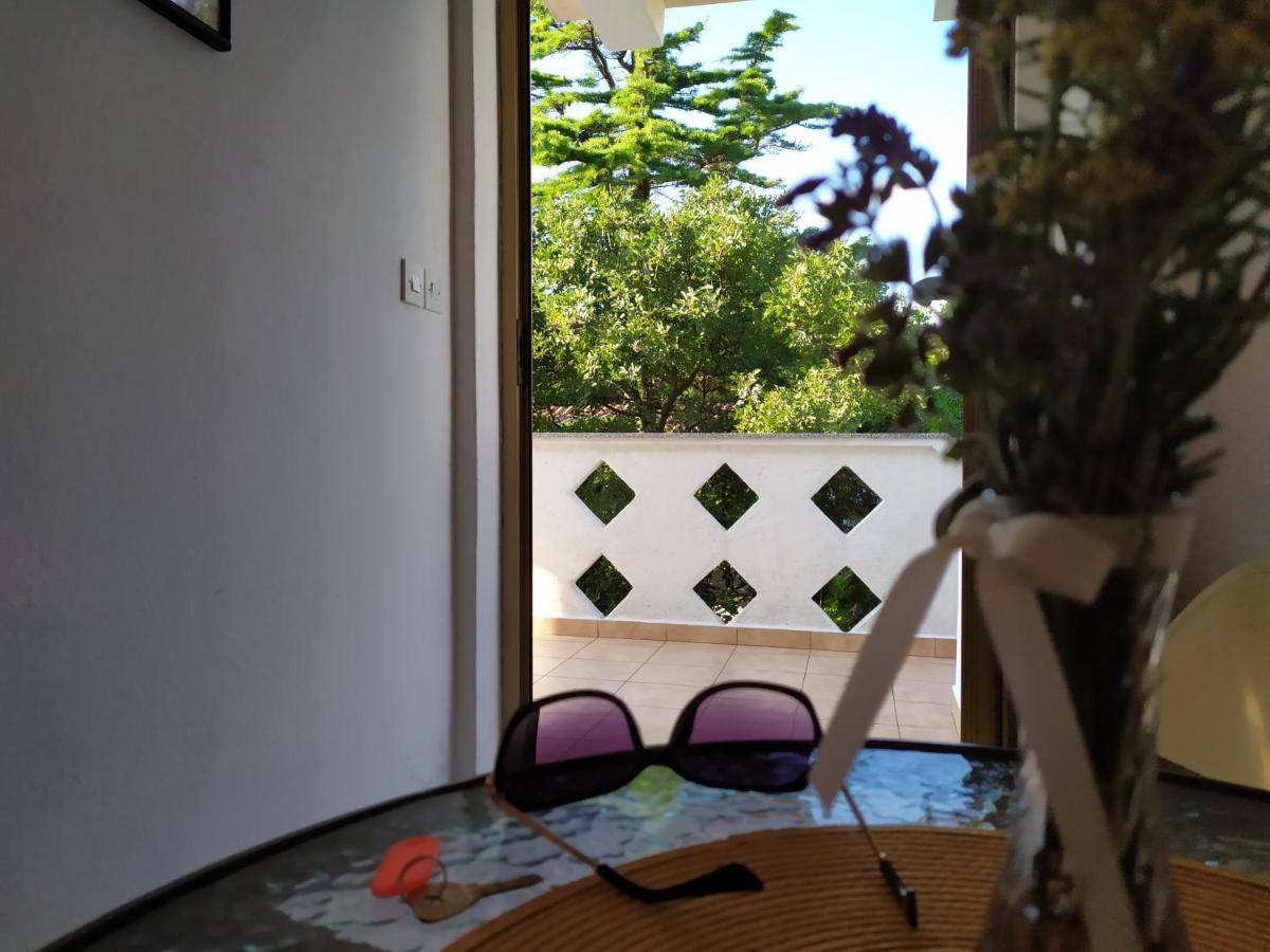 Cozy Apartments Danica Novalja With Terrace - First Floor Exterior photo