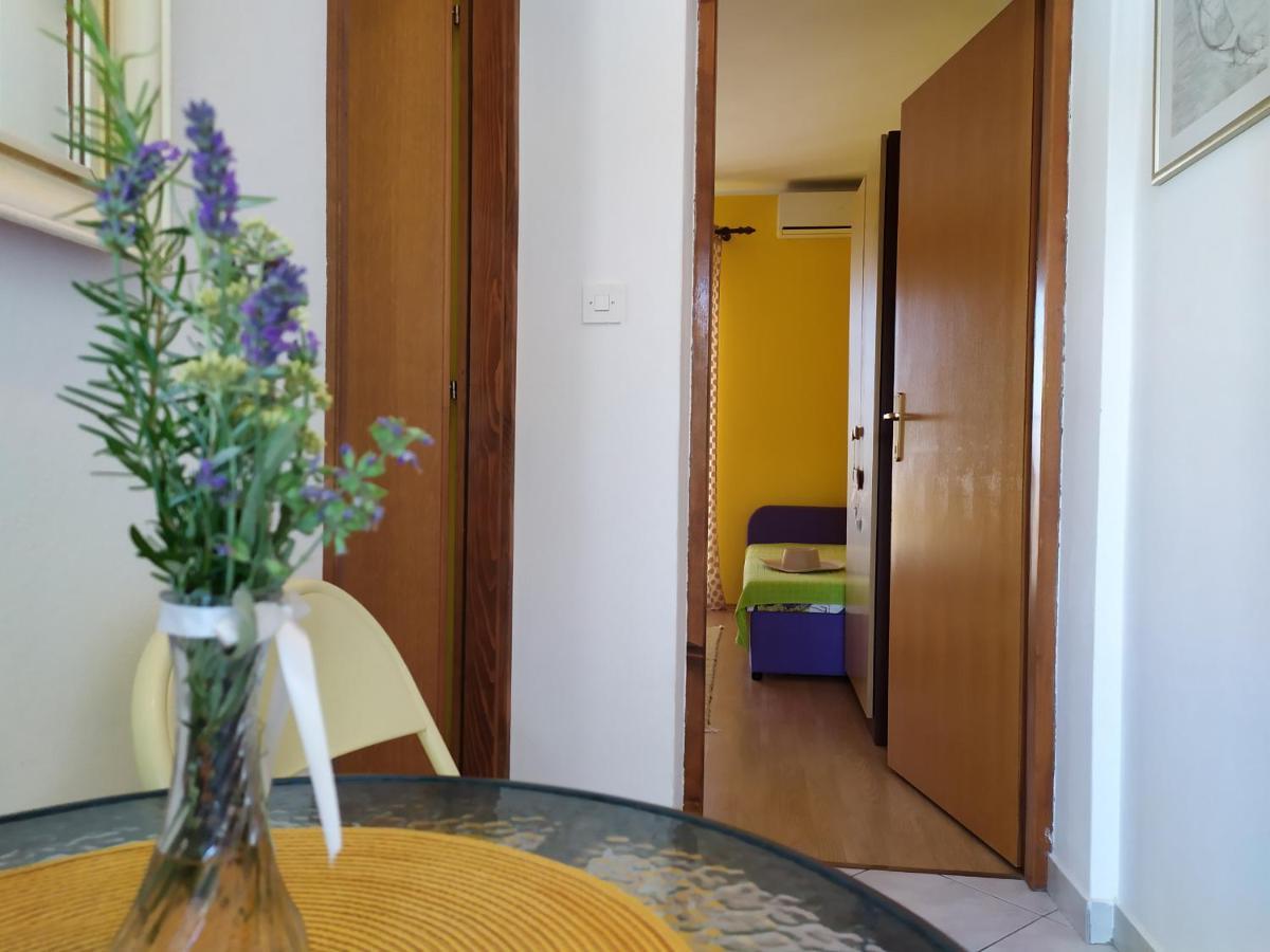 Cozy Apartments Danica Novalja With Terrace - First Floor Exterior photo